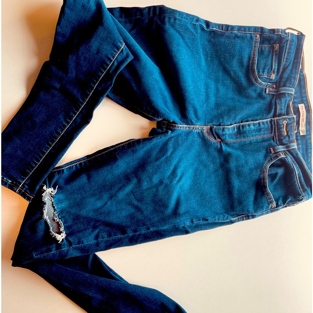 Levi’s high rise size 29
